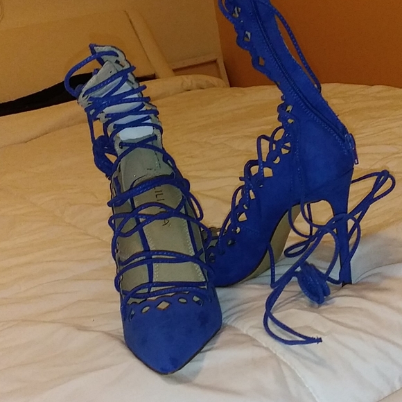 Shoes - Picture 5 of 6